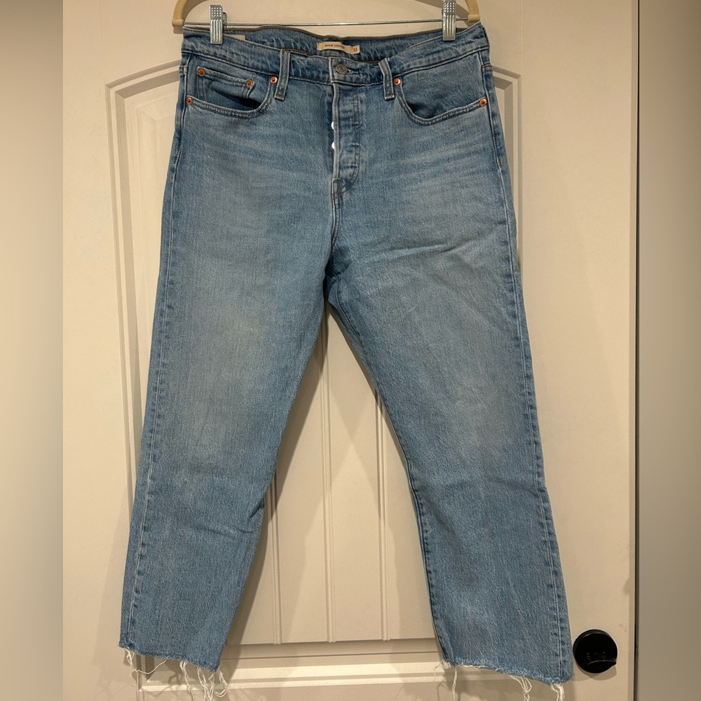 Levi's Wedgie Straight Jeans in Light Blue Wash
